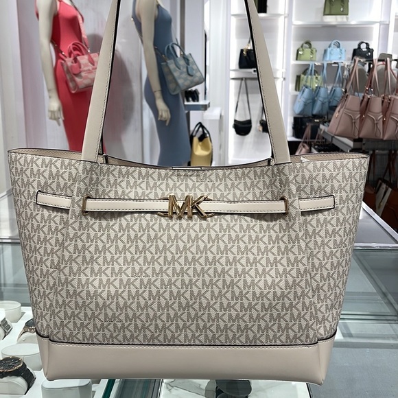 MICHAEL KORS
Reed Large Logo Shoulder Tote Bag
Light Cream Multi 
35S3G6RT3B NWT - Picture 2 of 16